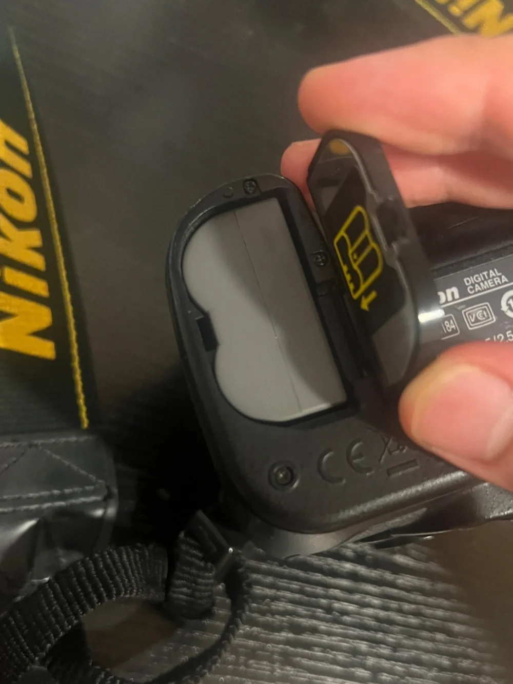Nikon D90 12.3 MP DSLR Camera Body NOT WORKING (Black)W/ Battery Charger